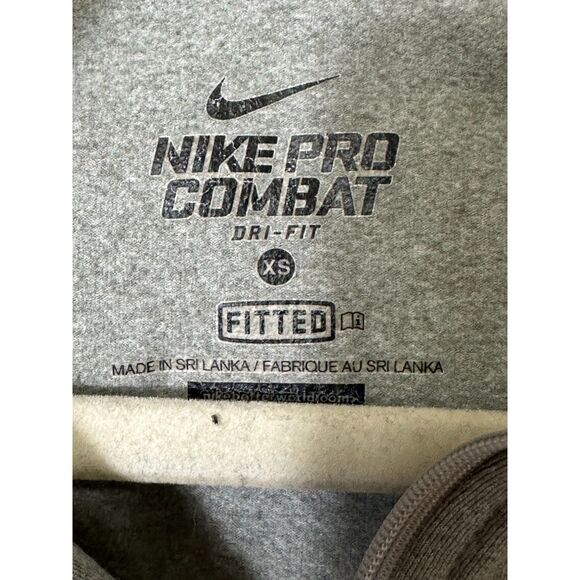 Nike Pro Combat Womens Dri-Fit Athletic 1/4 Zip Pullover Top Size XS Thumb Holes - Picture 2 of 4